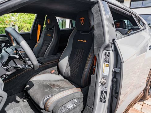 Used 2024 Lamborghini Urus Performante AWD/4WD image 23