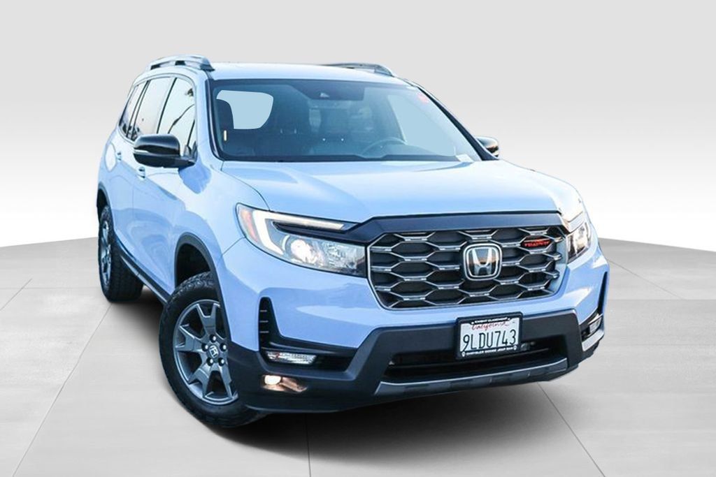 Used 2024 Honda Passport TrailSport image 2