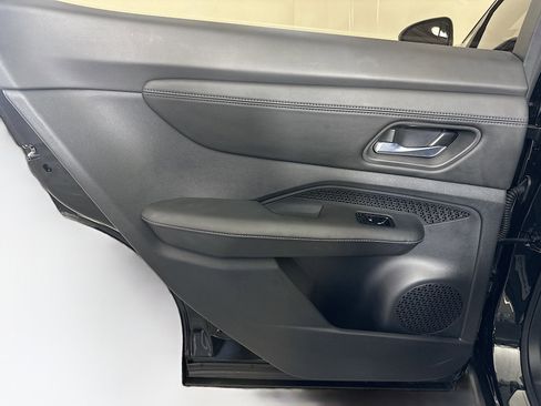 Used 2023 Nissan Ariya AWD image 26