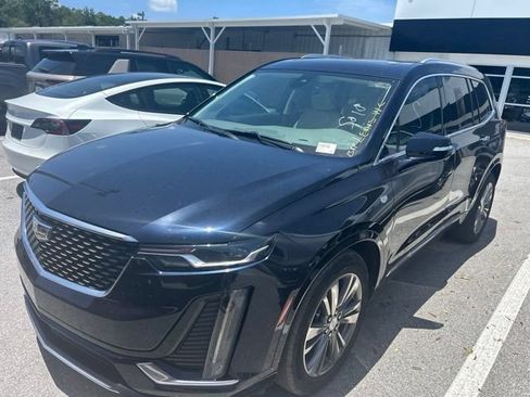 Certified 2022 Cadillac XT6 Premium Luxury FWD image 2