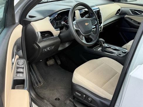 Used 2022 Chevrolet Traverse LS image 10