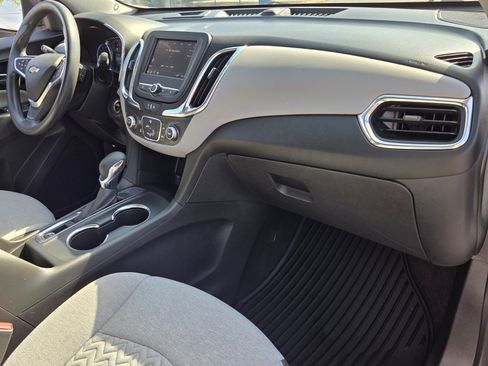 Certified 2022 Chevrolet Equinox LS w/ LS Convenience Package FWD image 16