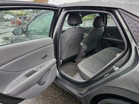 Used 2024 Hyundai Elantra SEL FWD image 12