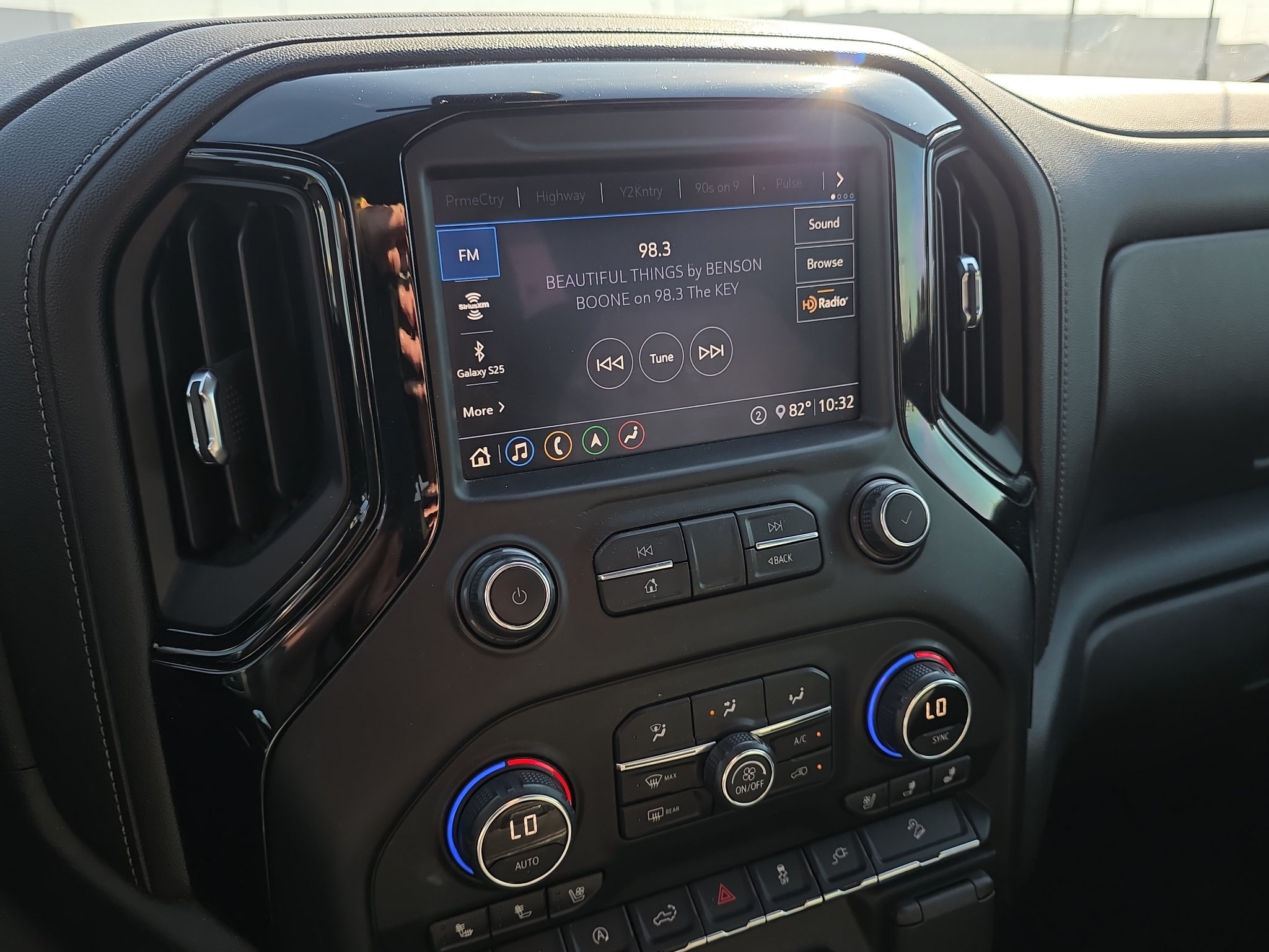 Used 2020 Chevrolet Silverado 1500 LTZ w/ LTZ Premium Package AWD/4WD image 13