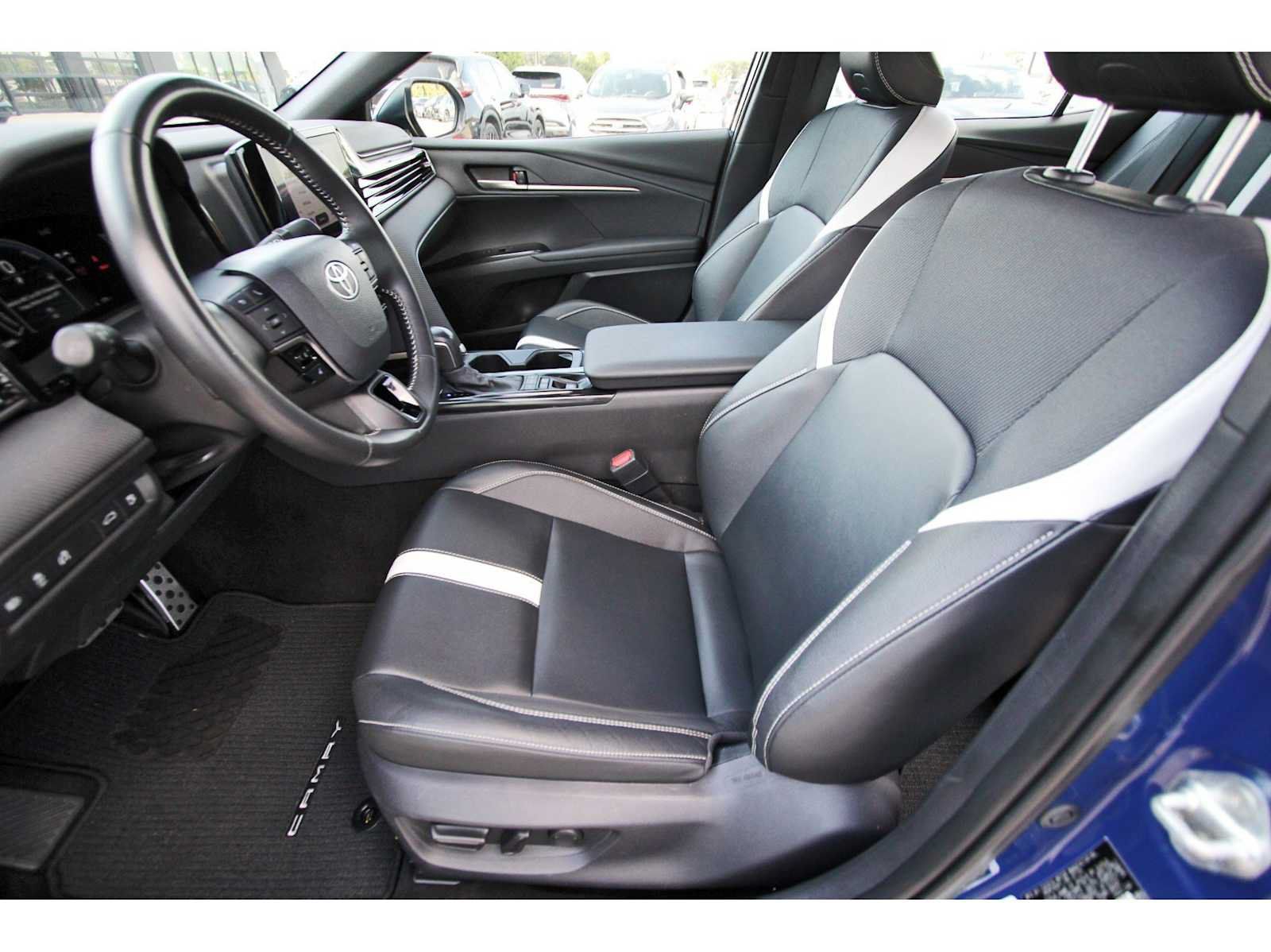 Used 2025 Toyota Camry SE FWD image 11