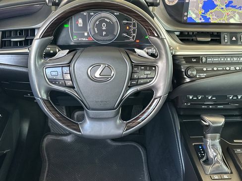 Used 2020 Lexus ES 300h w/ Premium Package FWD image 11