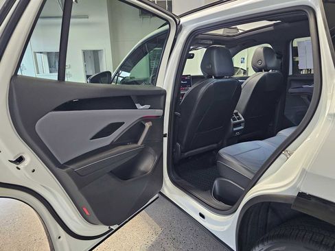 New 2026 Volkswagen Tiguan SE R-Line AWD/4WD image 15