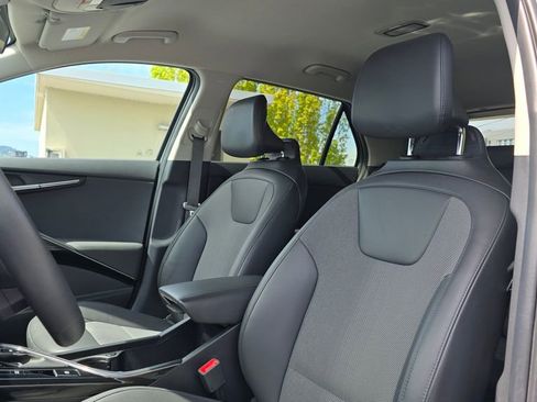 Used 2023 Kia Niro EX FWD image 22