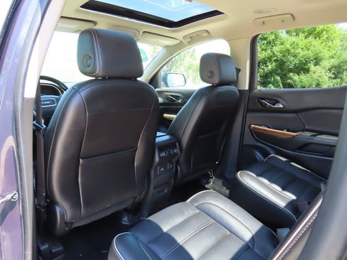Used 2019 GMC Acadia Denali w/ Technology Package AWD/4WD image 32