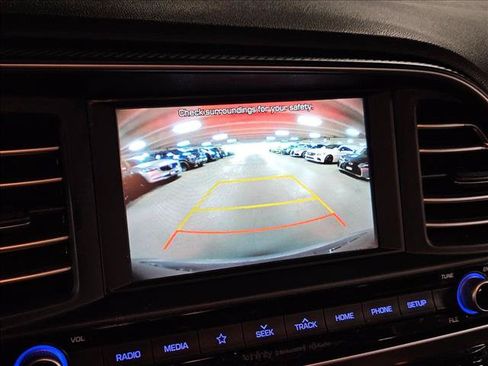 Used 2019 Hyundai Elantra Limited FWD image 12