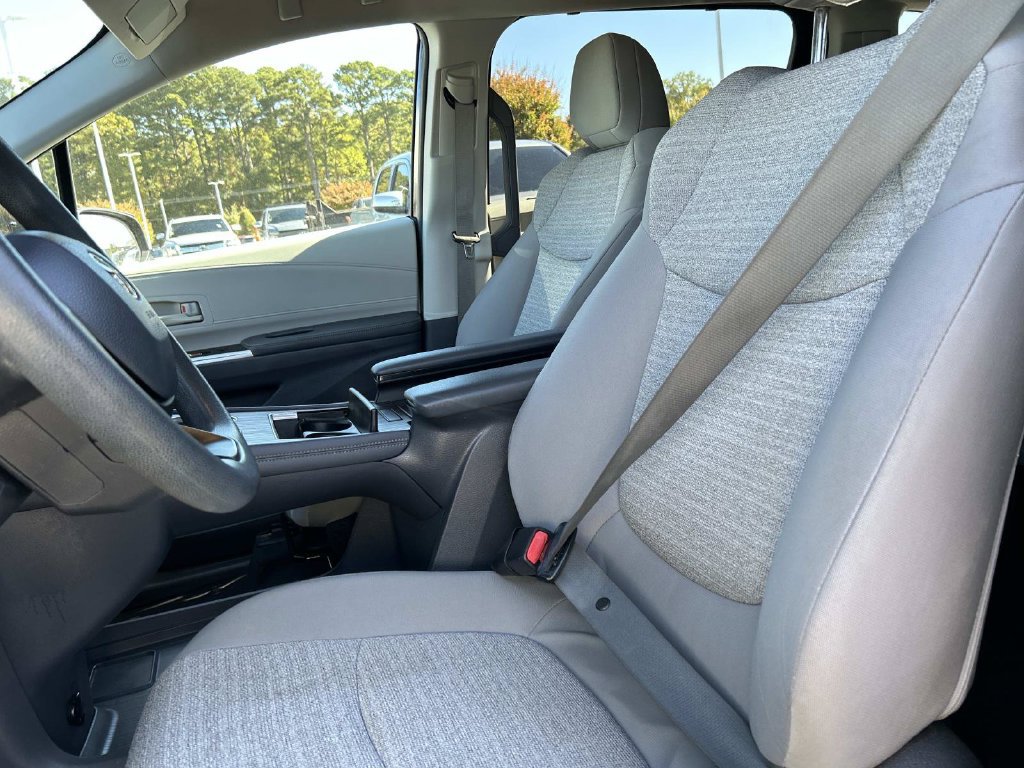 Used 2022 Toyota Sienna LE AWD/4WD image 28
