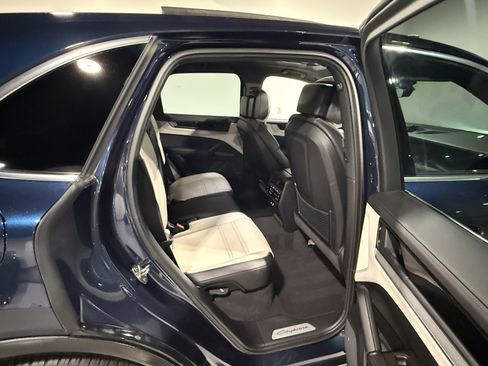 Used 2024 Porsche Cayenne AWD/4WD image 42