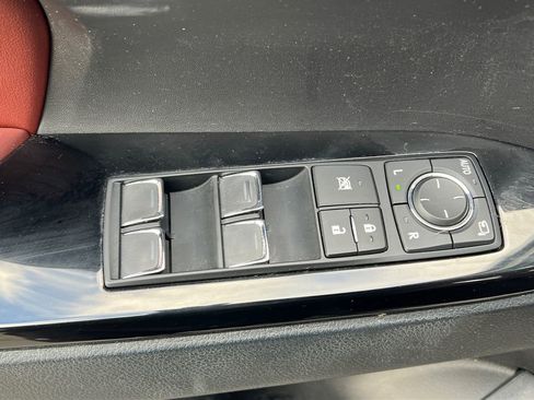 Used 2021 Lexus LX 570 4WD w/ Luxury Package image 14