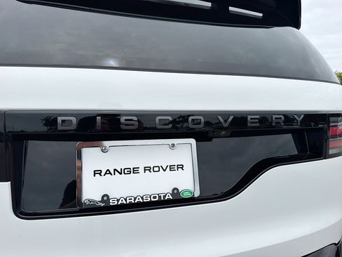 Used 2025 Land Rover Discovery Dynamic SE AWD/4WD image 11