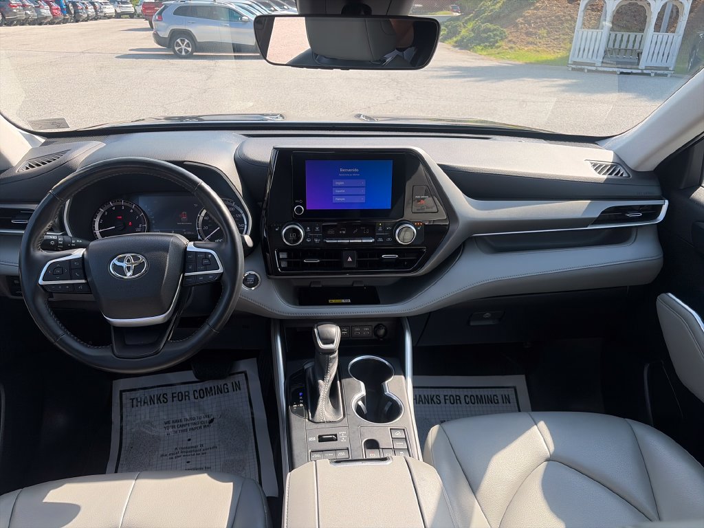 Used 2023 Toyota Highlander XLE AWD/4WD image 13