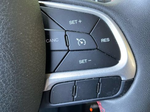 Used 2023 Jeep Renegade Trailhawk AWD/4WD image 33