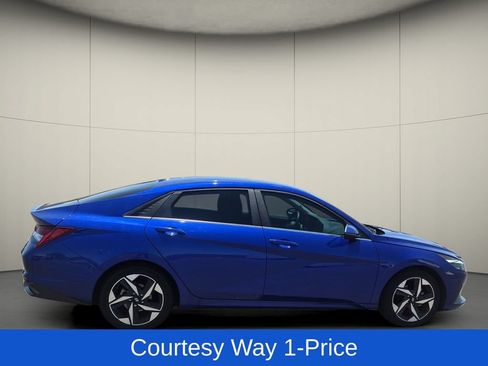 Used 2023 Hyundai Elantra Limited FWD image 11