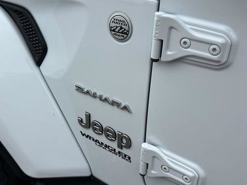 Used 2020 Jeep Wrangler Unlimited Sahara image 9