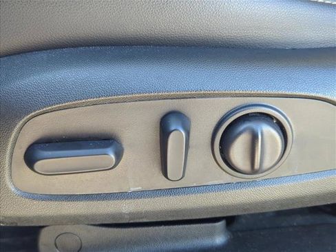 Used 2020 GMC Acadia Denali w/ Technology Package FWD image 9