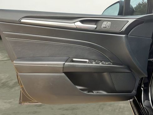 Used 2019 Ford Fusion Titanium AWD/4WD image 16