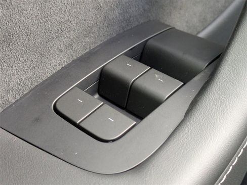 Used 2024 Tesla Model Y Long Range image 35