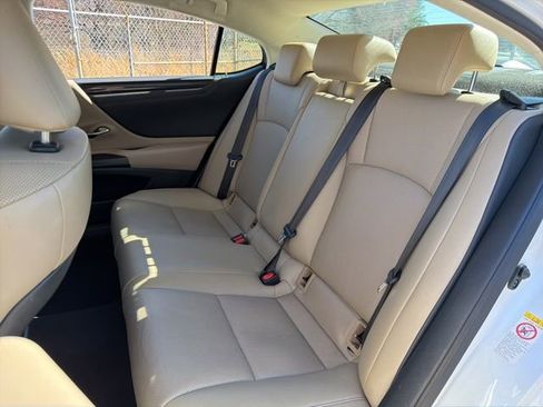 Used 2019 Lexus ES 350 Luxury w/ Premium Package image 23