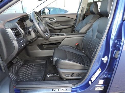 Used 2021 Nissan Rogue Platinum image 14