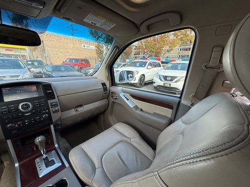 Used 2011 Nissan Pathfinder LE w/ Navigation Pkg image 16