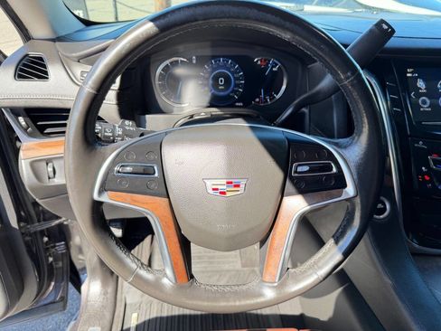 Used 2017 Cadillac Escalade ESV Luxury AWD/4WD image 38