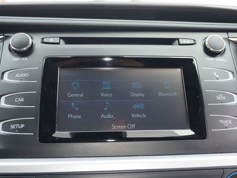 Used 2019 Toyota Highlander LE FWD image 14
