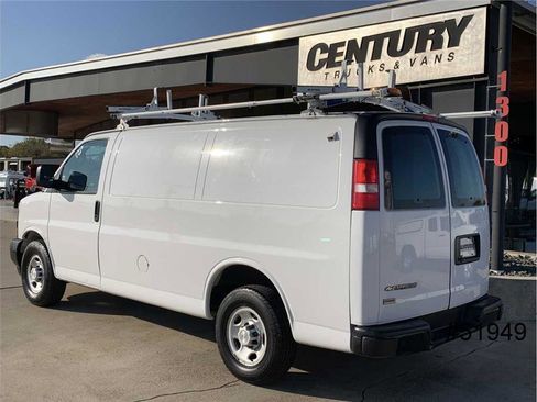 Used 2018 Chevrolet Express 2500 w/ Driver Convenience Package image 6