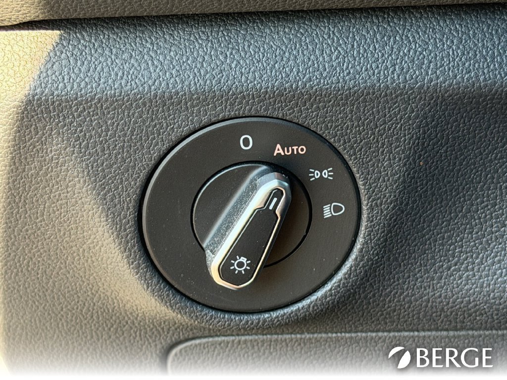 Used 2025 Volkswagen Jetta Sport FWD image 29