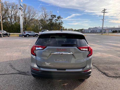 Used 2024 GMC Terrain SLE image 5