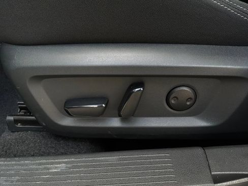 Used 2025 Nissan Rogue SV AWD/4WD image 11