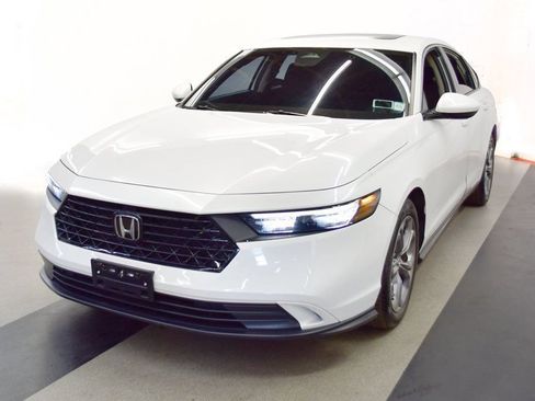 Used 2023 Honda Accord EX image 2