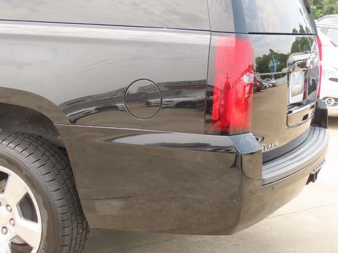 Used 2016 Chevrolet Suburban LT RWD image 16