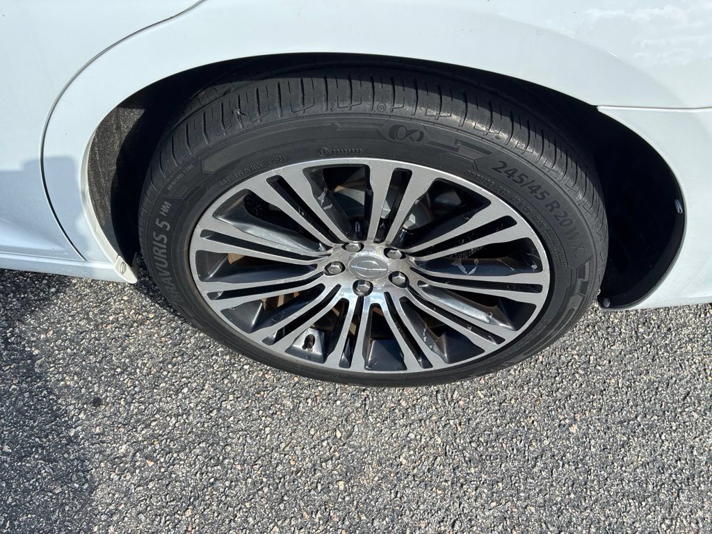 Used 2013 Chrysler 300 S w/ Light Group RWD image 7