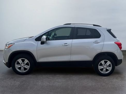 Used 2022 Chevrolet Trax LT w/ Driver Confidence Package AWD/4WD image 2