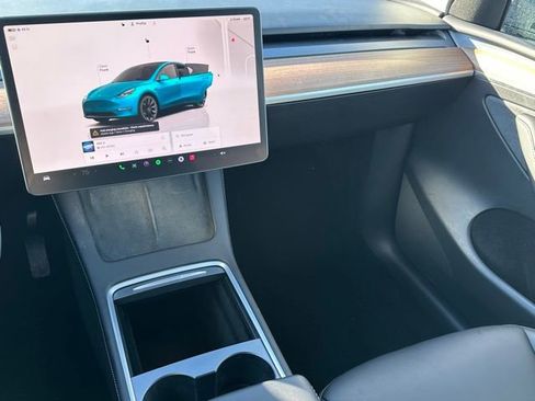 Used 2024 Tesla Model Y Long Range image 16