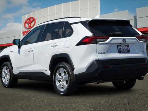 Certified 2021 Toyota RAV4 LE AWD/4WD image 5