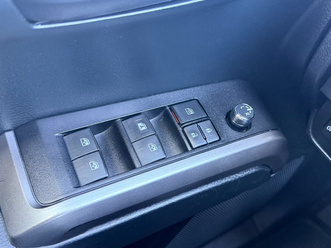 Used 2017 Toyota Tacoma SR5 AWD/4WD image 22