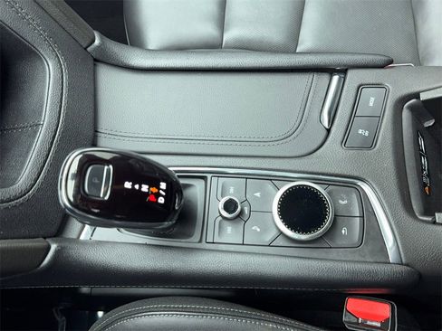 Used 2024 Cadillac XT6 Sport image 32