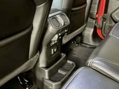 Used 2023 Jeep Wrangler Unlimited Sahara AWD/4WD image 28
