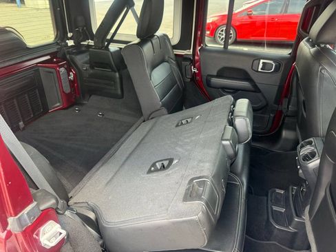 Used 2021 Jeep Wrangler Unlimited Sahara w/ Cold Weather Group AWD/4WD image 60