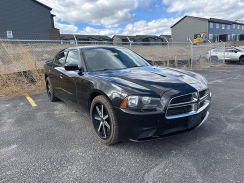 Used 2014 Dodge Charger SE image 3