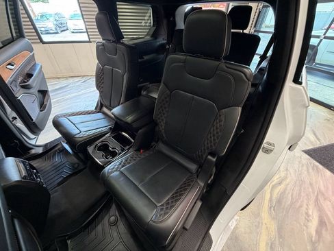 Used 2023 Jeep Grand Cherokee L Summit AWD/4WD image 8