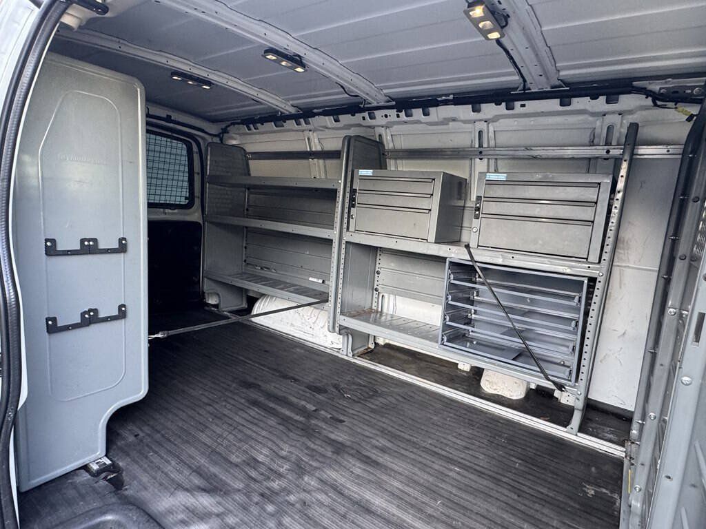 Used 2016 Chevrolet Express 2500 RWD image 21