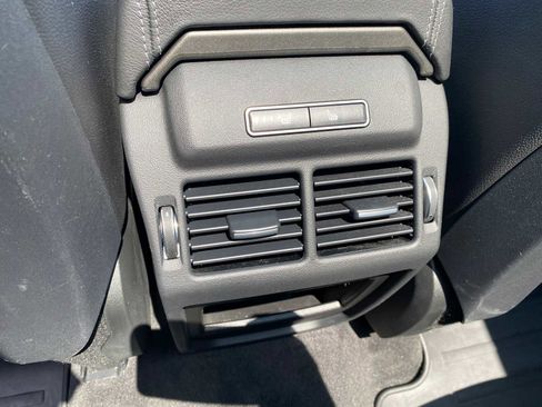 Used 2019 Land Rover Range Rover Evoque SE image 33