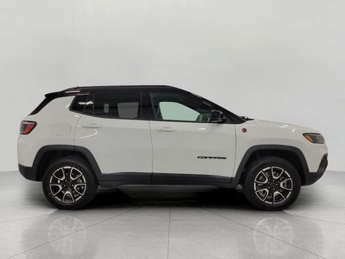 Used 2025 Jeep Compass Trailhawk AWD/4WD image 11