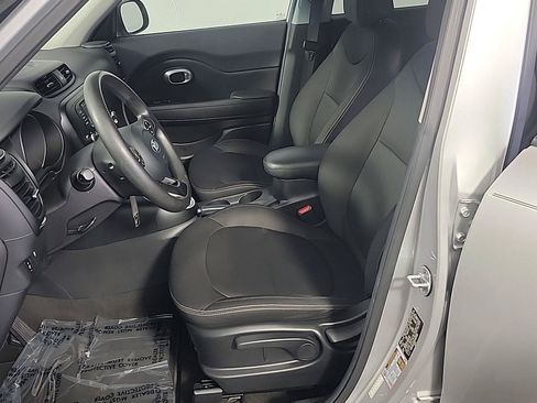 Used 2017 Kia Soul FWD image 17